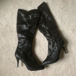 Tall black faux suede boots 🖤